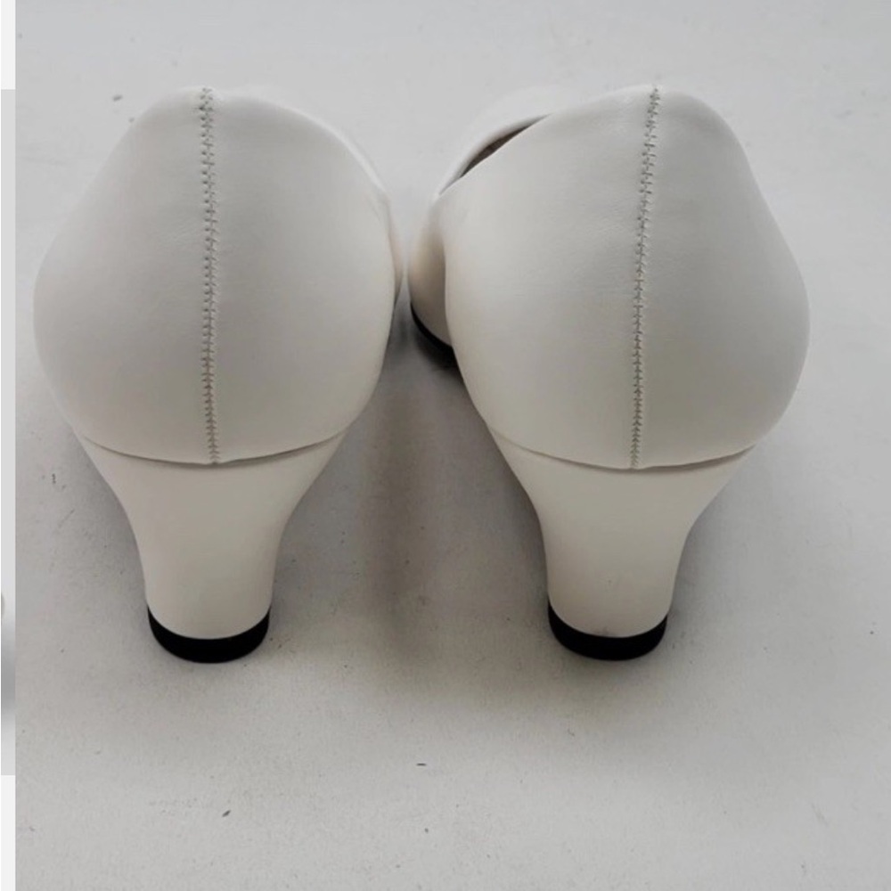 EASY STREET Womens White Fabulous Round Toe Block Heel Slip On Pumps Shoes 8 M - Picture 4 of 13